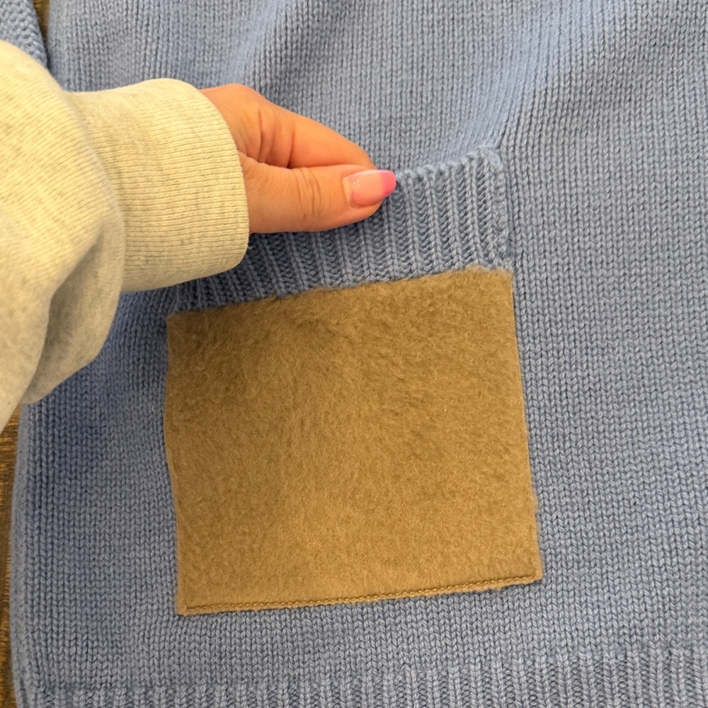 Eleventy Sky Blue V-Neck Sweater with Camel Pockets - Picture 5 of 10